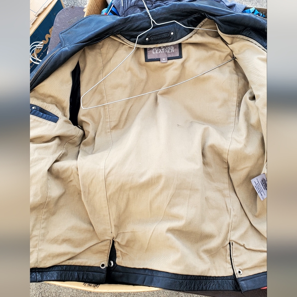 Leather jacket - Picture 3 of 7